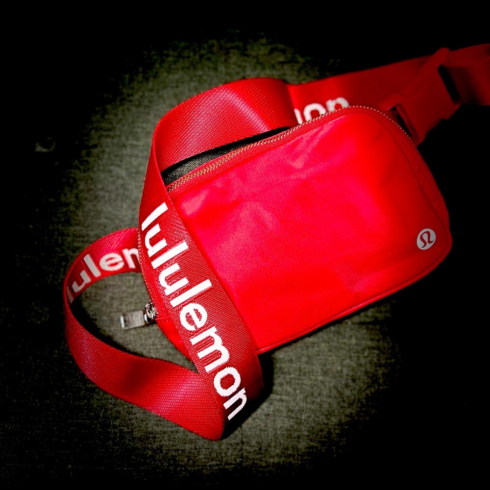 lululemon Everywhere Belt Bag